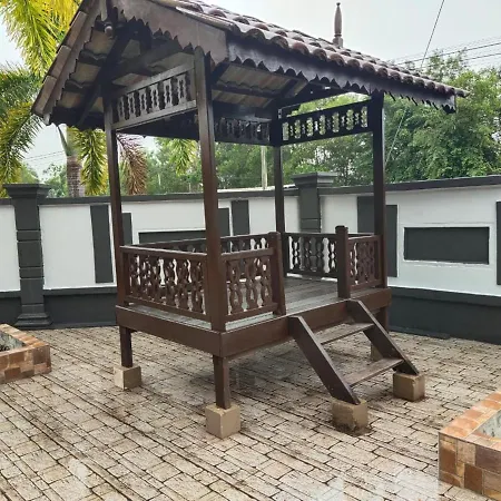 Homestay Kemaman Private Pool Fyna Chukai Exterior photo