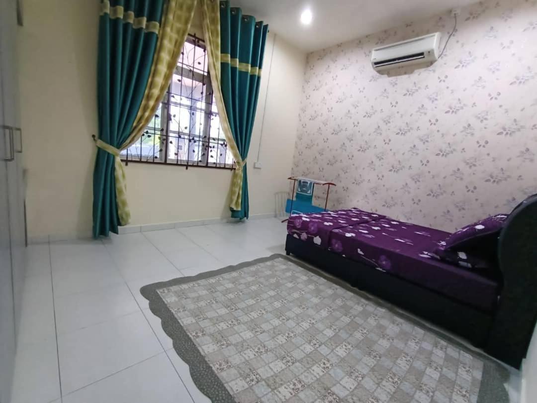 Kemaman Private Pool Fyna Villa Chukai
