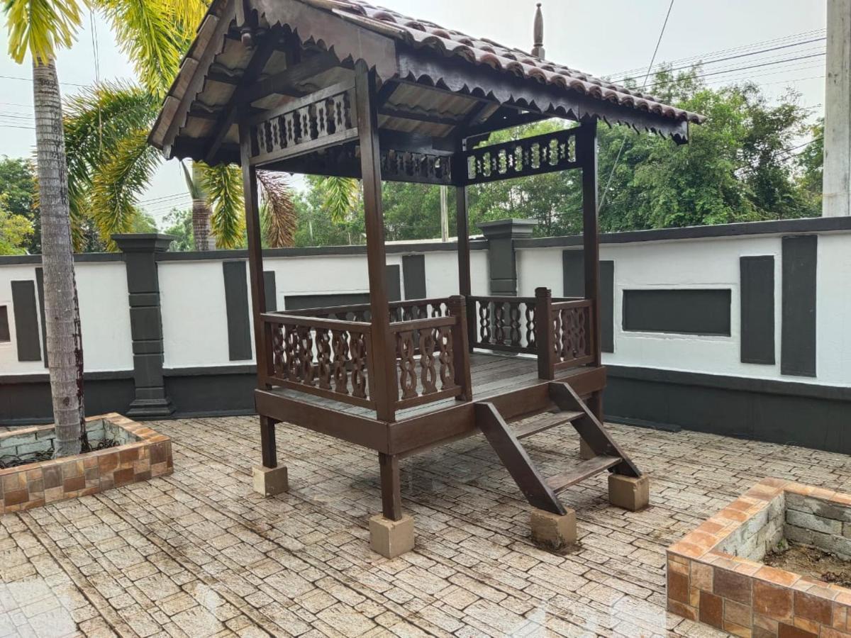 Kemaman Private Pool Fyna * Chukai